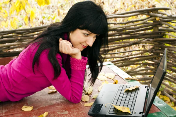 The beautiful woman with the laptop — Stock Photo, Image