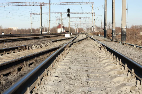 Junção ferroviária contra linhas ecléticas — Fotografia de Stock