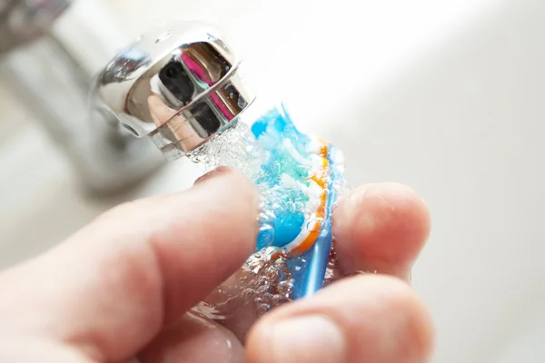 Diş fırçası yıkama — Stok fotoğraf