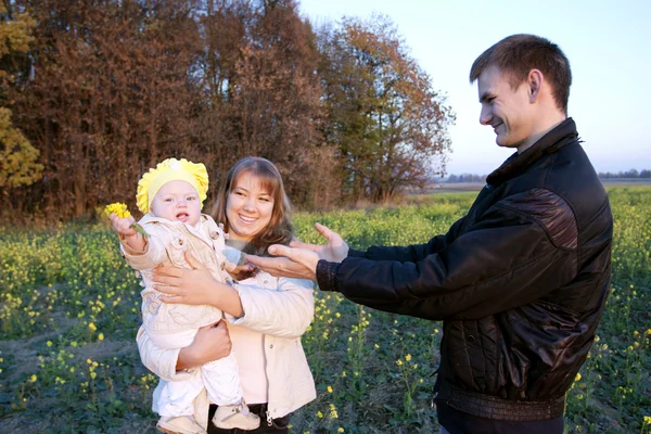 Young parents with the baby — Stock Photo, Image
