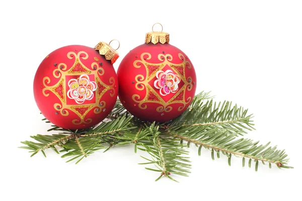 クリスマス ボールとスプルースの枝 — ストック写真