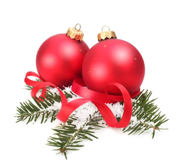 Bola de Navidad y rama de abeto — Foto de Stock