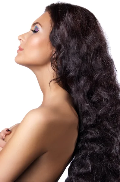 Uzun kıvırcık saçlı genç kadın — Stok fotoğraf