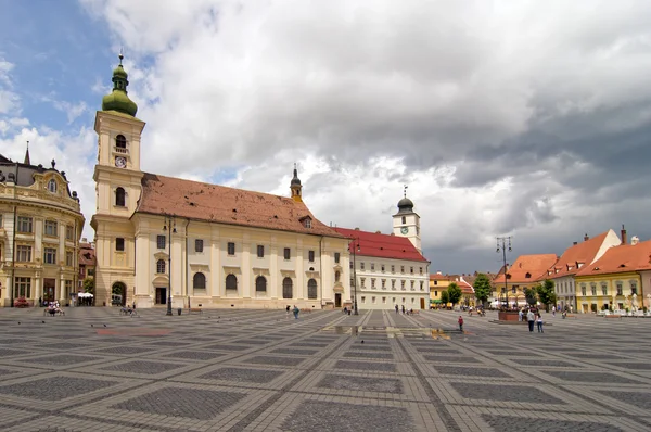 Hlavní náměstí historické arhitecture v sibiu Transylvánie Rumunsko — Stock fotografie