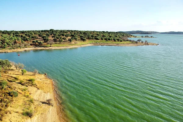 Alqueva jezera, řeky guadiana, Portugalsko. — Stock fotografie