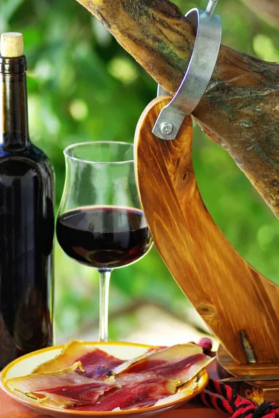 Spanish Jamon and red wine. — Stock Photo, Image