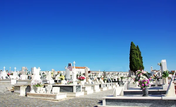 Katholieke begraafplaats in portugal. — Stockfoto