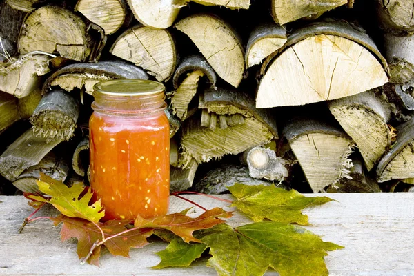 サルサの缶詰の jar ファイル — ストック写真