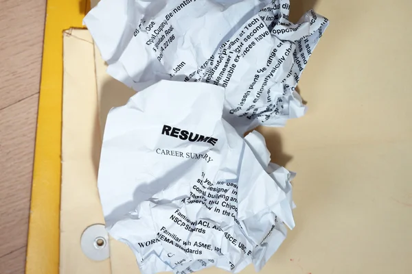 Resumes crumpled — Stock Photo, Image
