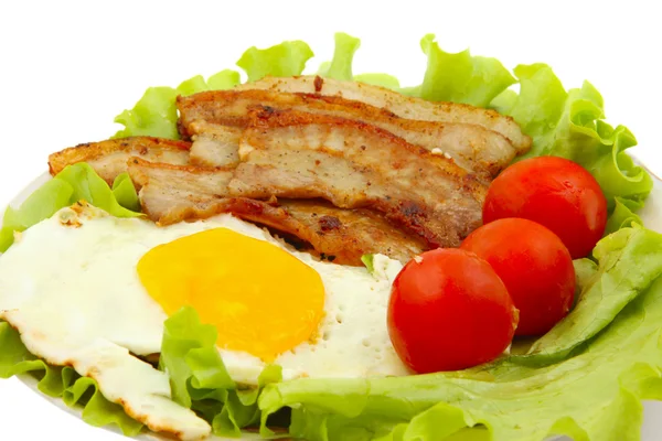 stock image Breakfast - fried egg, bacon and vegetables