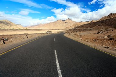 dağlara giden yol. Himalaya doğal