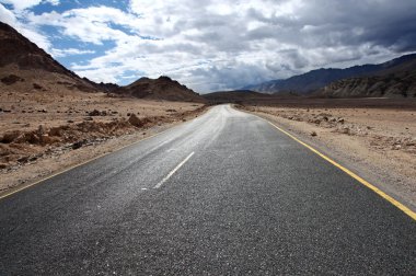 dağlara giden yol. Himalaya doğal