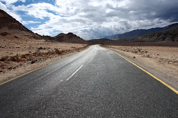 stock image Road to mountains. Himalayan scenic