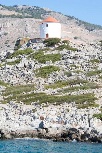 Szélmalom a symi, egy görög Dodekániszosz-sziget — Stock Fotó