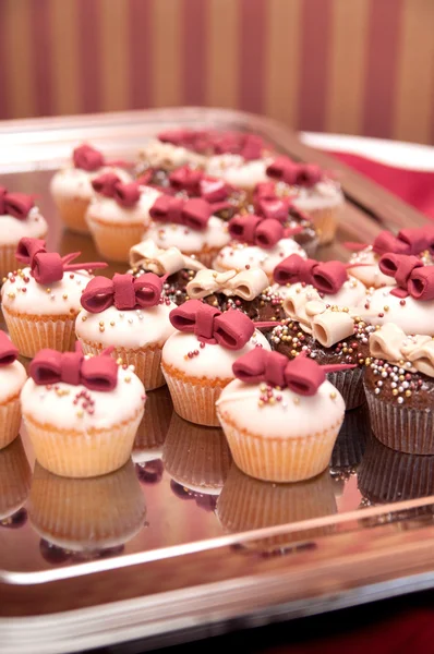 Cupcakes für die Hochzeit lizenzfreie Stockfotos