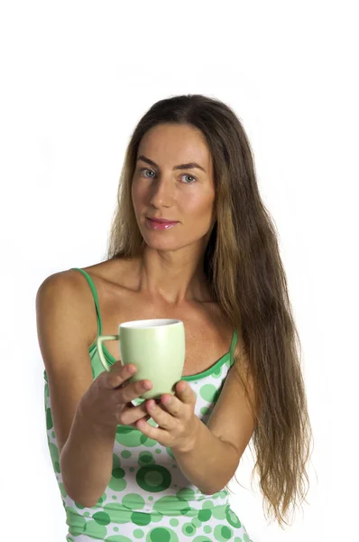 Güzel bir kadın elinde kupa ile — Stok fotoğraf