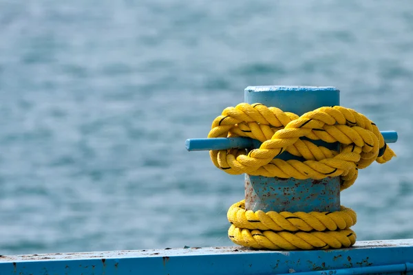 Yellow Rope on Bollard — Stock Photo, Image