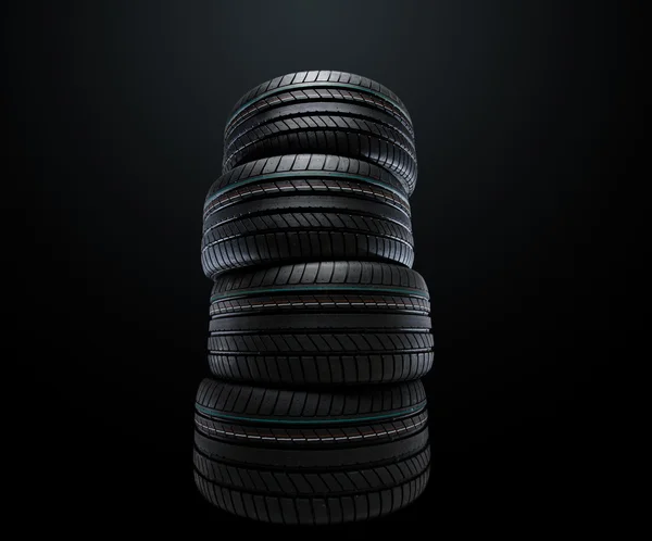 Nuevos neumáticos de verano apilados — Foto de Stock