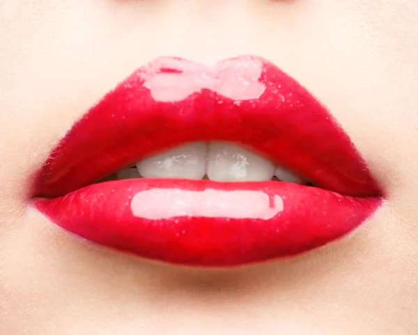 Червоні губи крупним планом — стокове фото