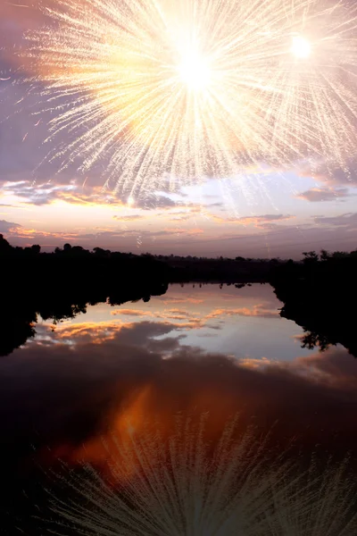 Feuerwerk im Morgengrauen — Stockfoto