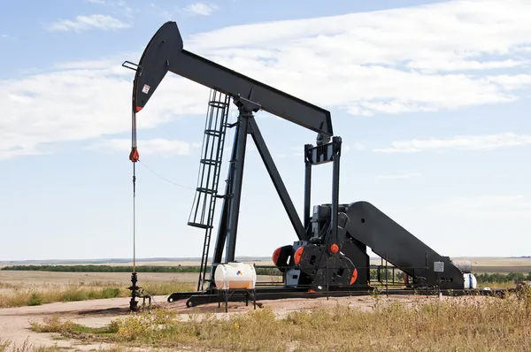 Raised pump jack in Colorado, USA — Stock Photo, Image