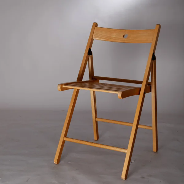 Una silla plegable de madera — Foto de Stock