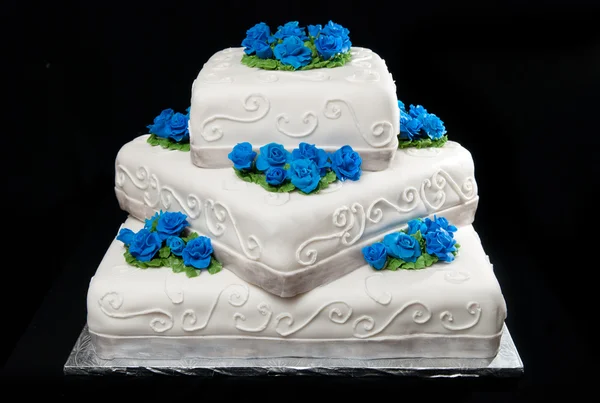 Трехуровневый свадебный торт — стоковое фото