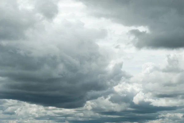 Капризные облака — стоковое фото