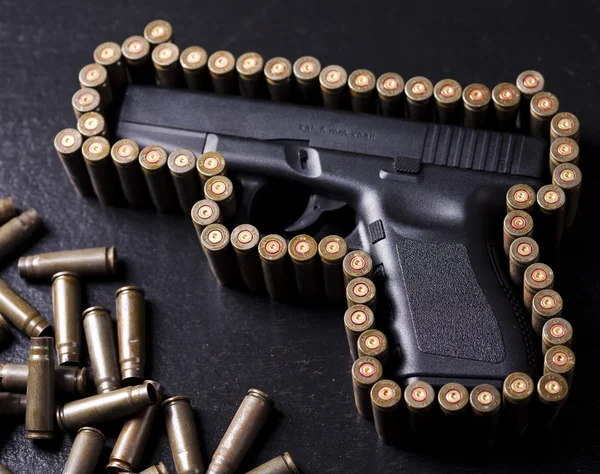 Ammunition and automatic handgun — Stock Photo, Image