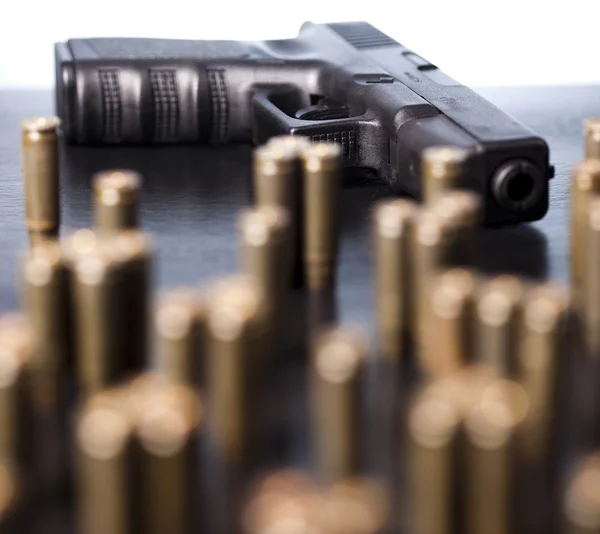 Munitie en automatische pistool — Stockfoto
