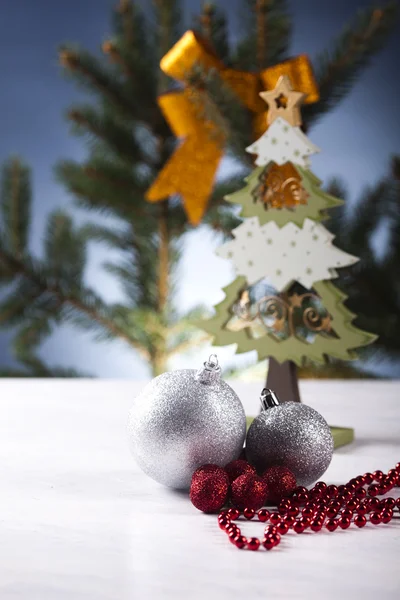 Sfondo di Natale con le bagattelle — Foto Stock