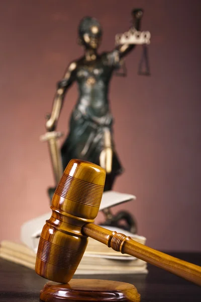 Escalas de justicia y derecho — Foto de Stock