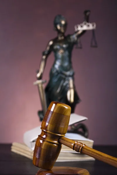 Adalet ve hukuk terazileri — Stok fotoğraf