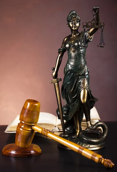 Ο Θεός του δικαίου, άγαλμα της δικαιοσύνης, — Φωτογραφία Αρχείου
