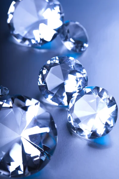 ダイヤモンドは、ハード ディスク、貴重な高価な石 — ストック写真