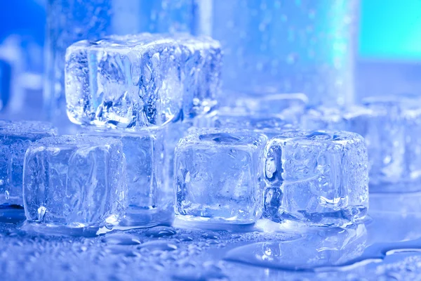 Лед и кубики — стоковое фото