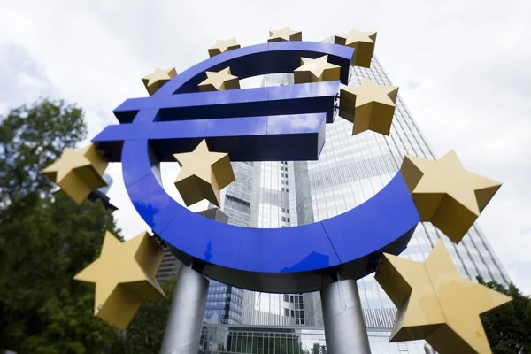Знак євро і місто — стокове фото