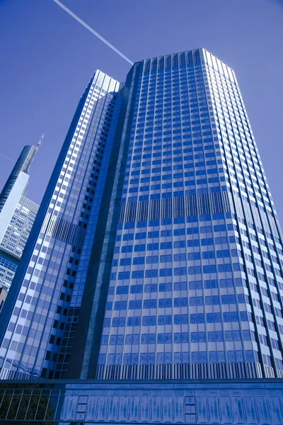 Edificio de negocios moderno — Foto de Stock