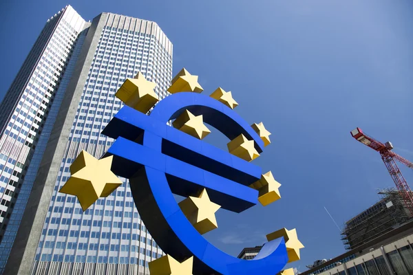Symbol měny euro a město — Stock fotografie