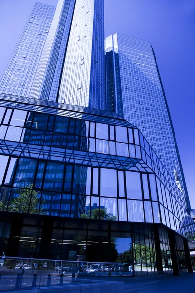 Edificio moderno de centro de negocios — Foto de Stock