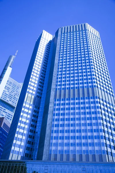 Корпоративные здания в перспективе — стоковое фото