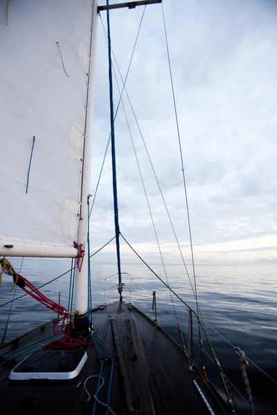 Вітрильний спорт у відкритому морі — стокове фото