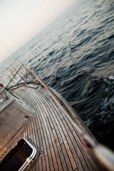 Barco à vela no mar — Fotografia de Stock