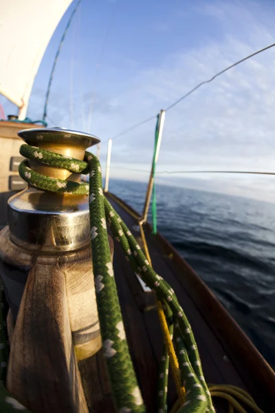 Rope on sailing boat in the sea — Stock Photo, Image