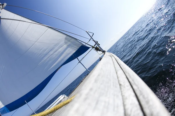 Sailing in the open sea — Stock Photo, Image