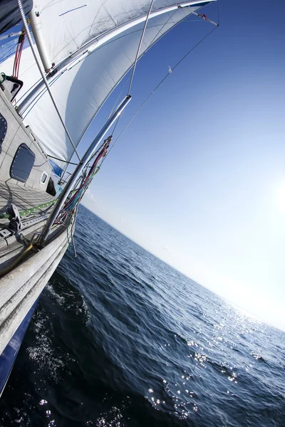 Navegando em mar aberto — Fotografia de Stock