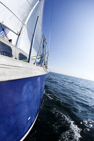 Zeilen in de open zee — Stockfoto