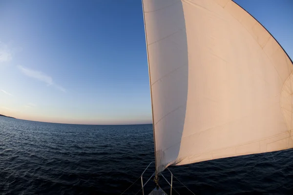 Sun behind white sails — Stock Photo, Image