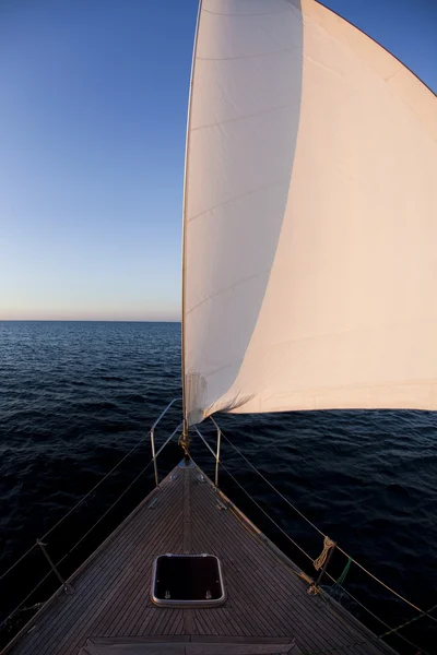 Sun behind white sails — Stock Photo, Image
