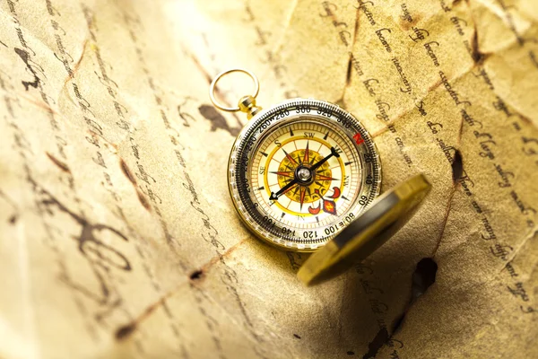 Kompas i mapę Starego — Zdjęcie stockowe
